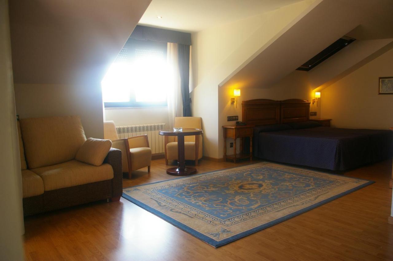 Hotel Cristina Norena ภายนอก รูปภาพ