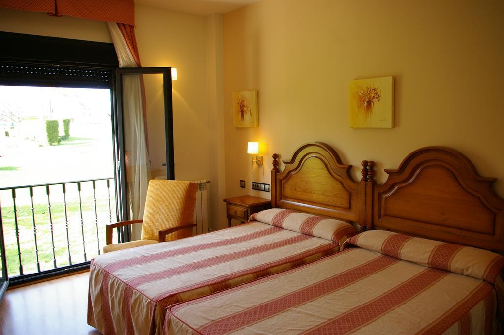 Hotel Cristina Norena ภายนอก รูปภาพ