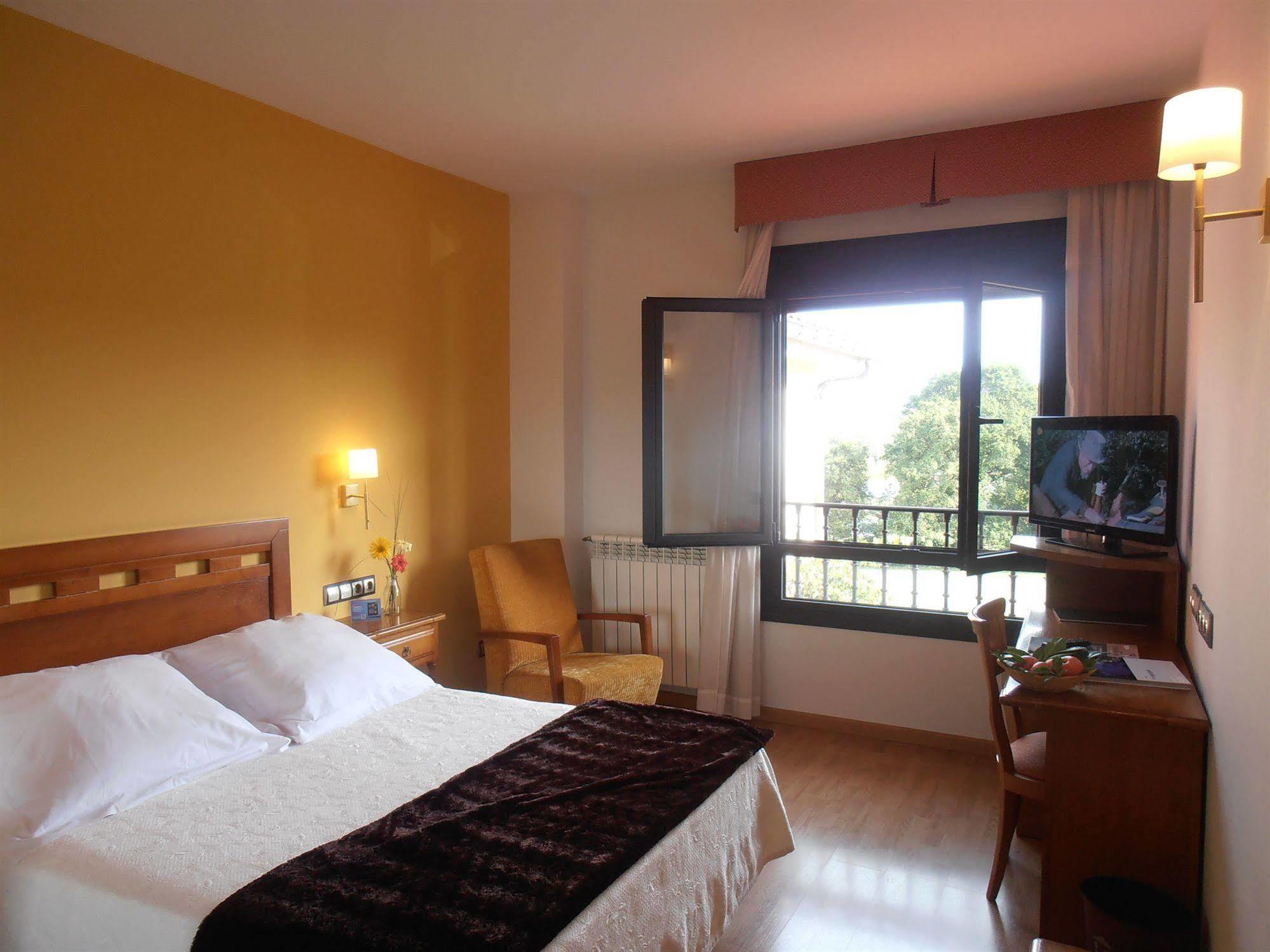 Hotel Cristina Norena ภายนอก รูปภาพ